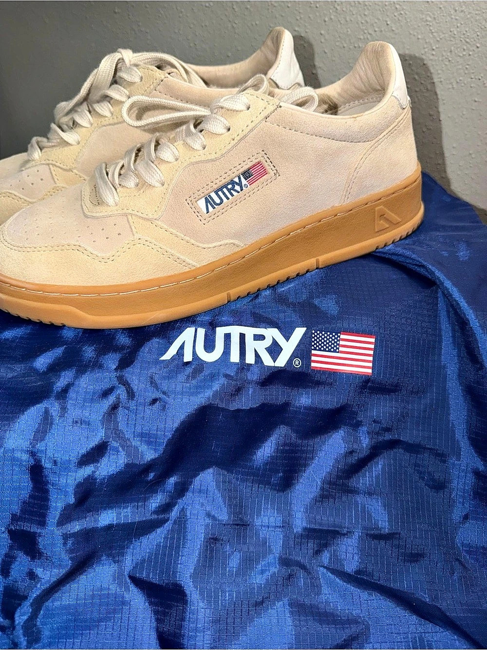 AUTRY Medalist Low-Top Sneakers Sand/Ecru - Women’s US 10 - New in Box